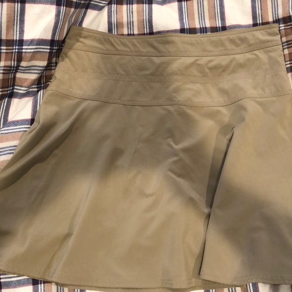 Dresses & Skirts - Athleta Skort sz 12